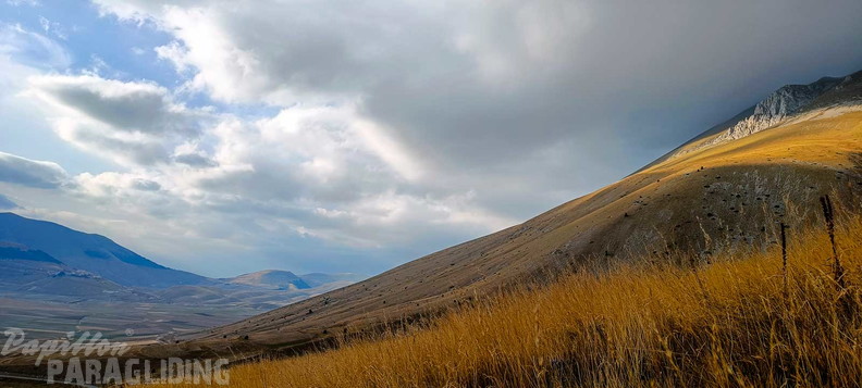 fcf37.23-castelluccio-paragliding-176