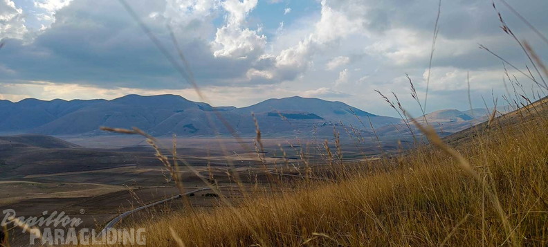 fcf37.23-castelluccio-paragliding-174