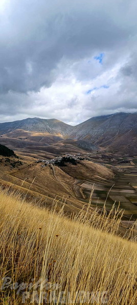fcf37.23-castelluccio-paragliding-185