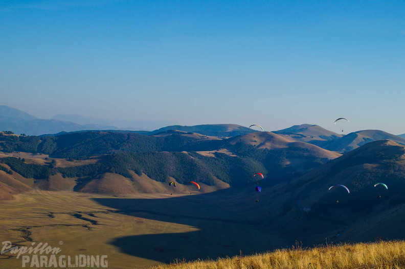 fcf37.23-castelluccio-italien-paragliding-01288