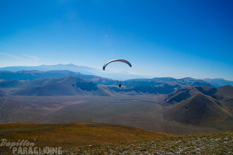 fcf37.23-castelluccio-italien-paragliding-01295