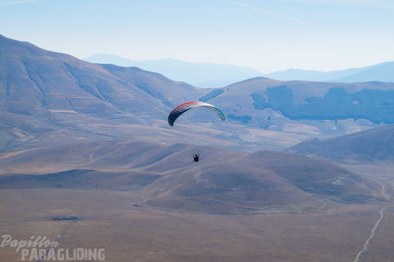 fcf37.23-castelluccio-italien-paragliding-01297